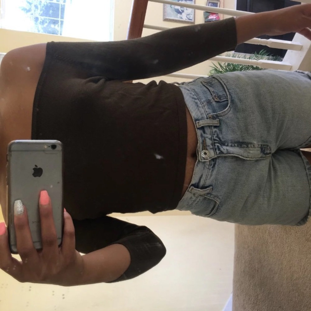 Mid sleeve length crop top